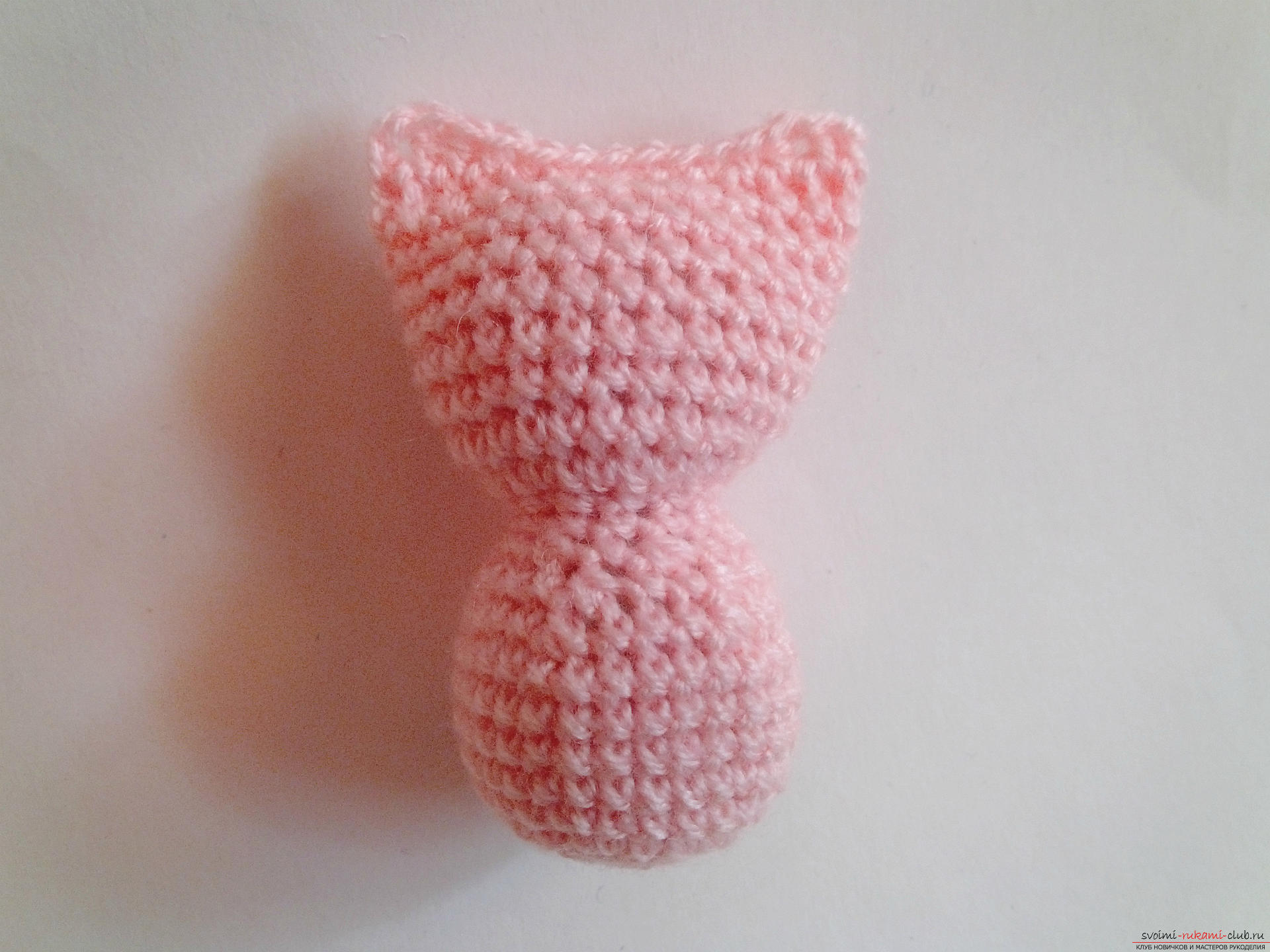 The master class will teach you how to make hand-made articles for your home decoration - crocheted kittens. Photo №6