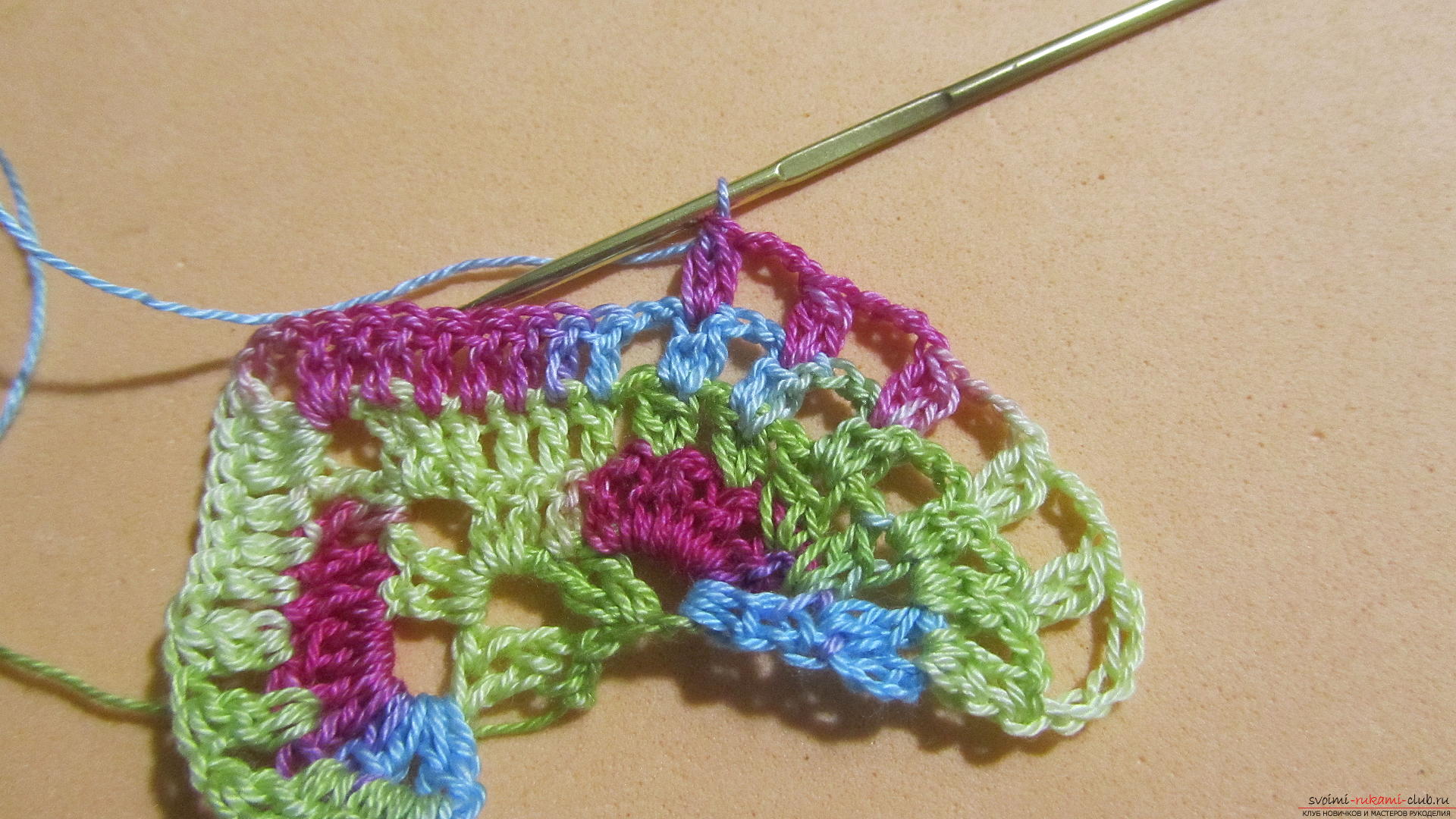 This master class with a pattern and description of crochet will teach you how to knit lace with hearts .. Photo # 27