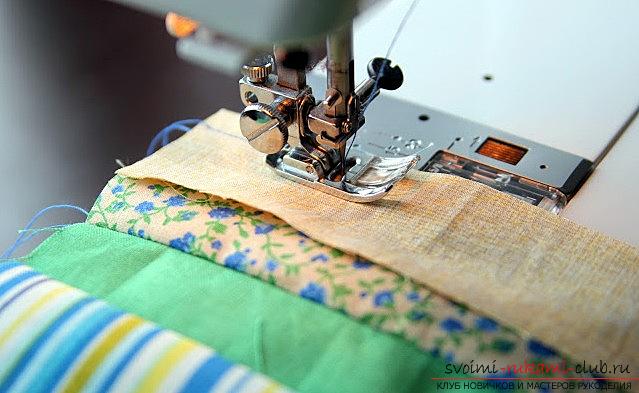 A spacious cosmetic bag sewn in the technique of patchwork sewing. Photo №5