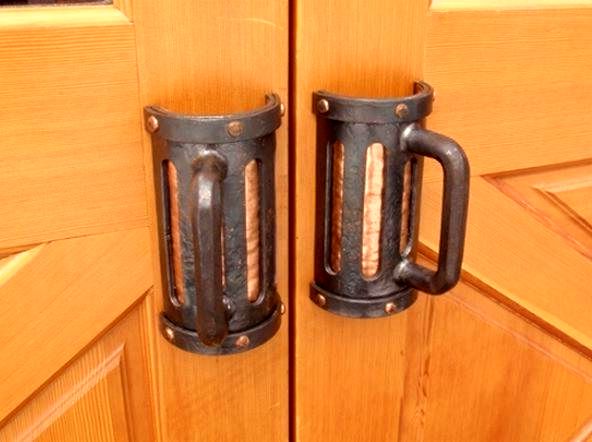 unusual door handles in the form of beer mugs