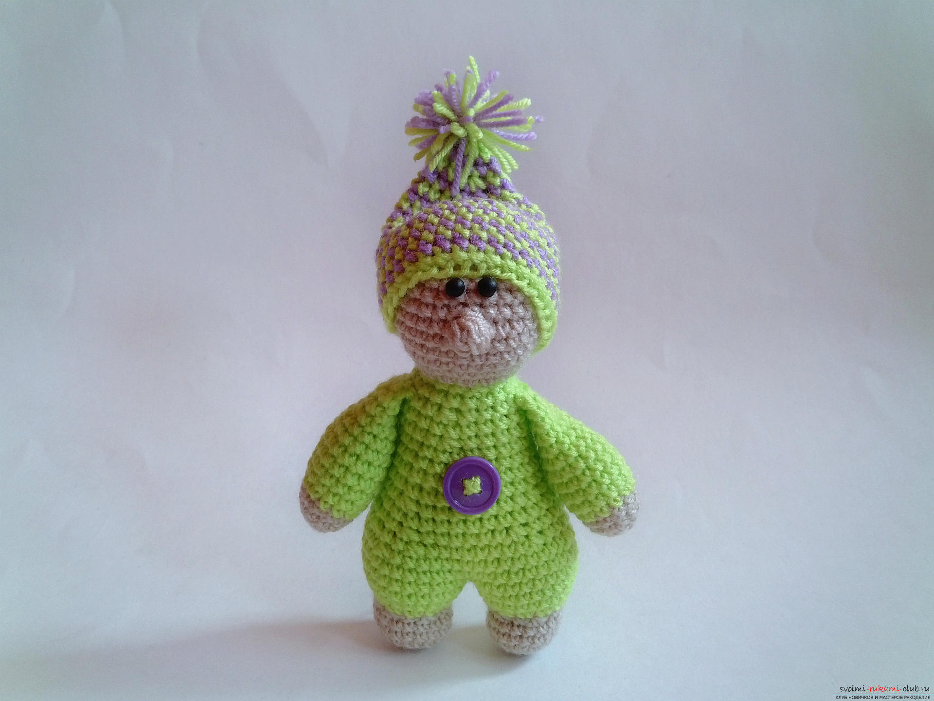 A master class with a photo and description will teach you how to tie a crocheted dwarf toy. Photo №1