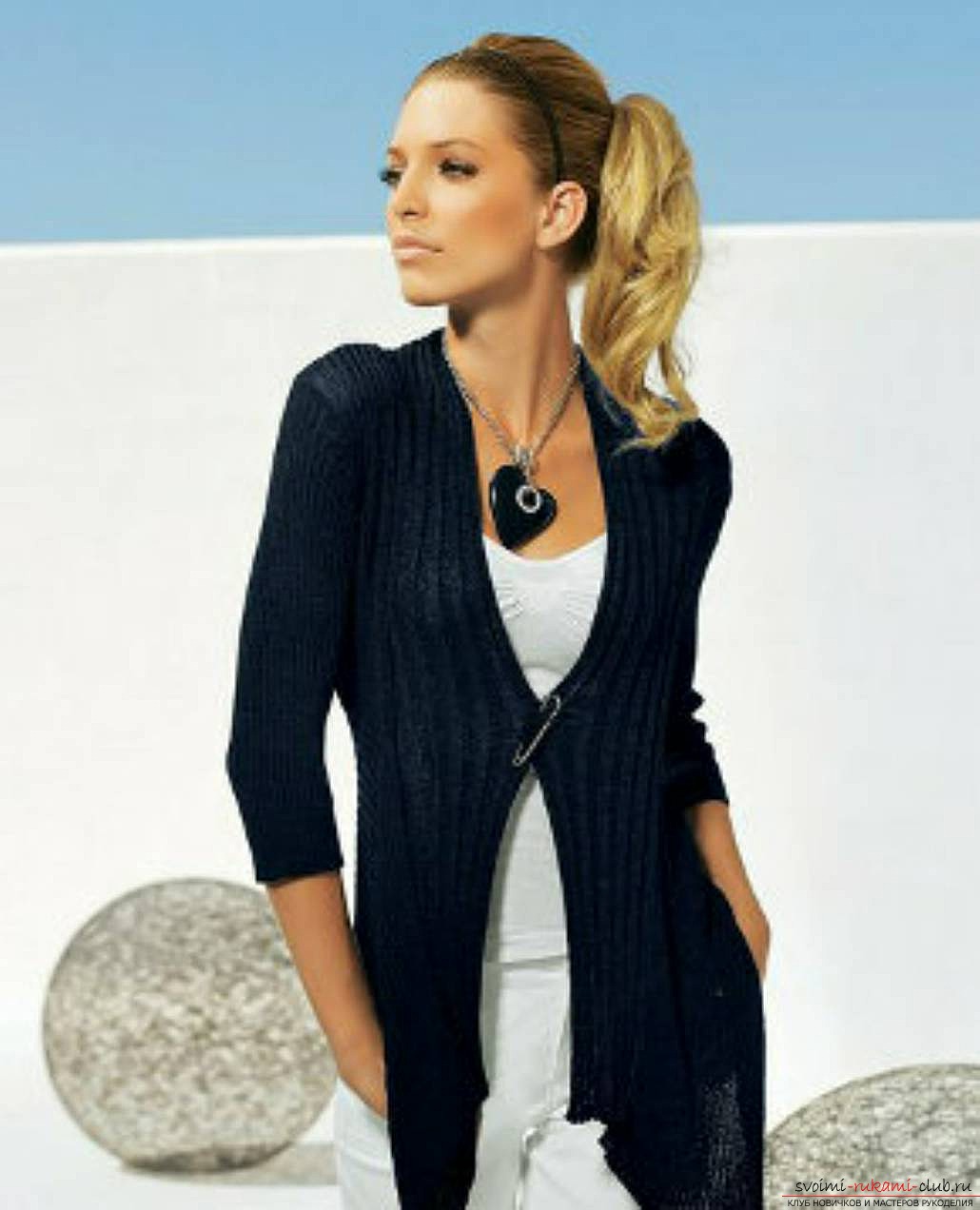 gebreid breien op een elegant herfst vest voor dames. Foto №4