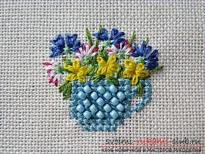 We embroider flowers on the description and schemes. Photo №1