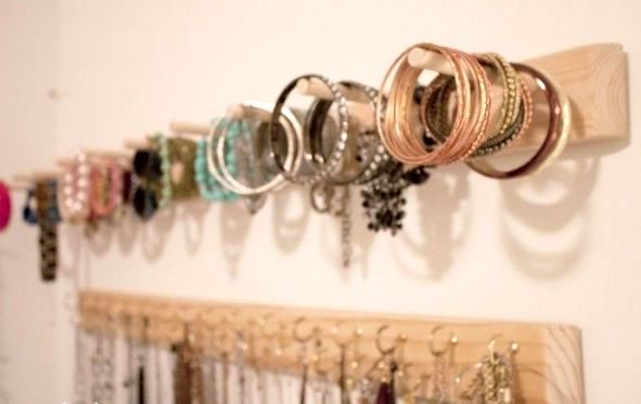 nápady pro ukládání šperků na špendlíky