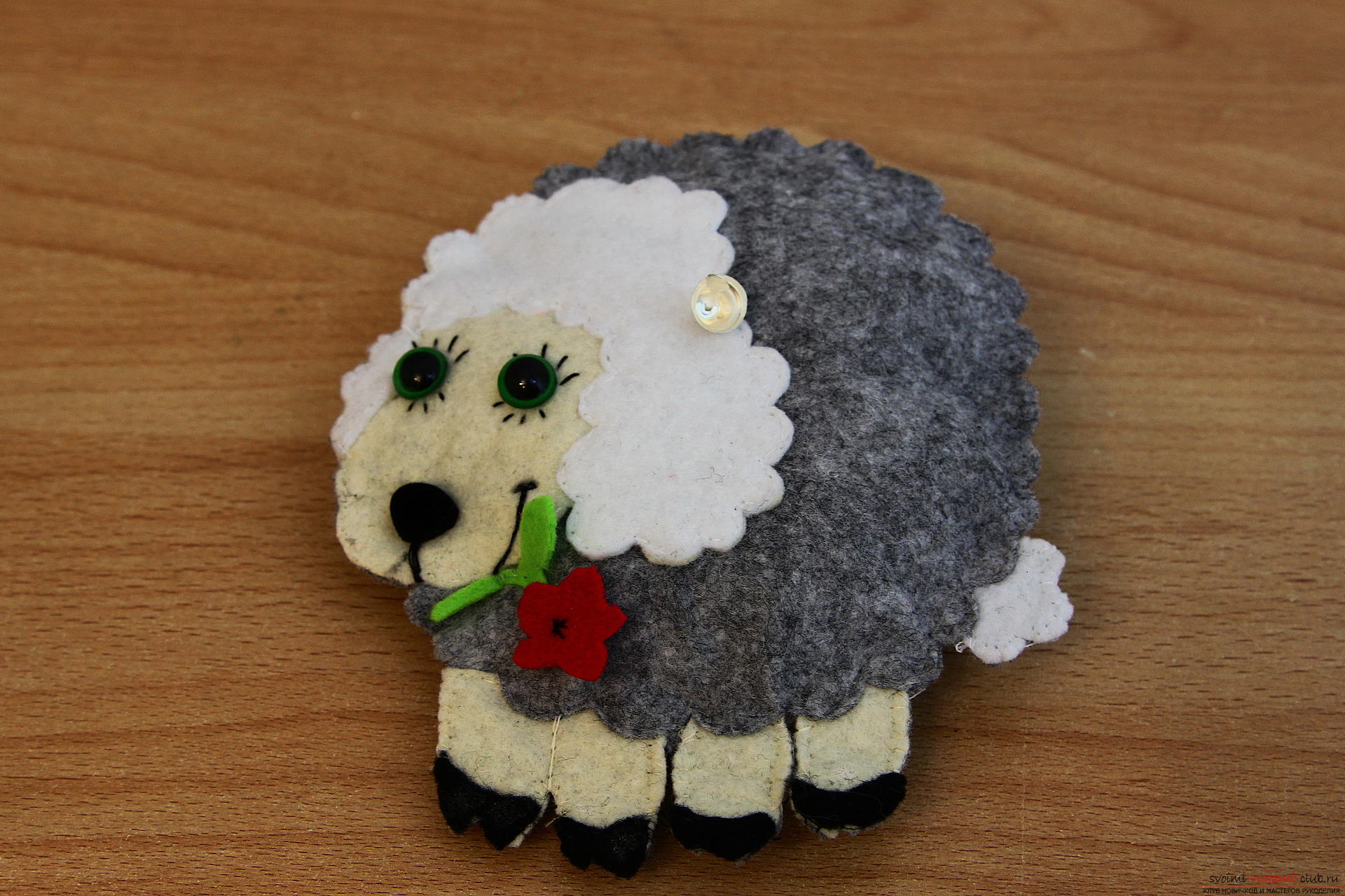 This master class will teach how to sew a toy Dolly from sheep's felt with her own hands .. Photo # 28