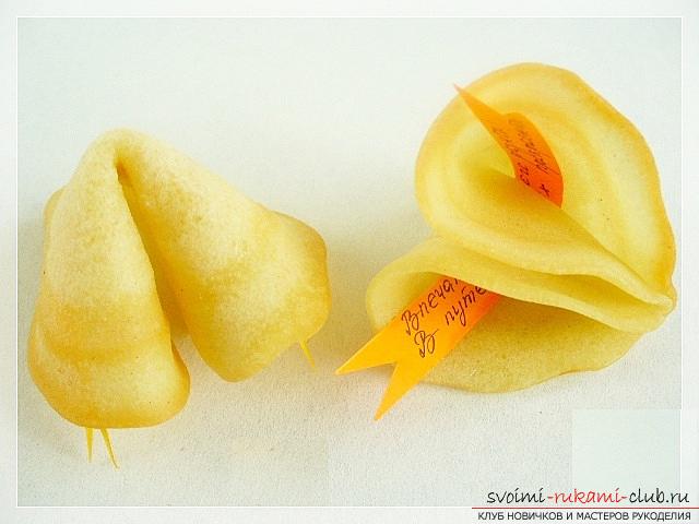 How to cook delicious and beautiful New Year cookies, a recipe of Chinese cookies with predictions and honey crackers with kind wishes. Photo №7