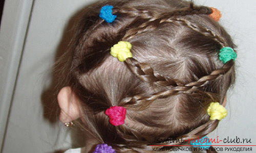 We learn to make beautiful hairstyles for medium hair for girls with our own hands. Photo №5