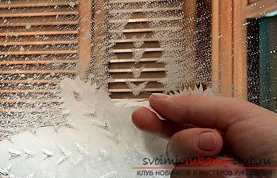 Decoration for the New Year, how to decorate the New Year window yourself, ways to decorate the windows for New Year's holidays, templates for decorating windows, decorating windows with PVA glue .. Photo # 8