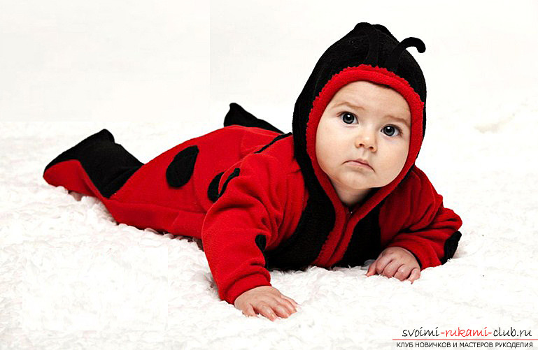 As of fleece, sew a comfortable and warm children's overalls on a pattern with your own hands. Photo №1