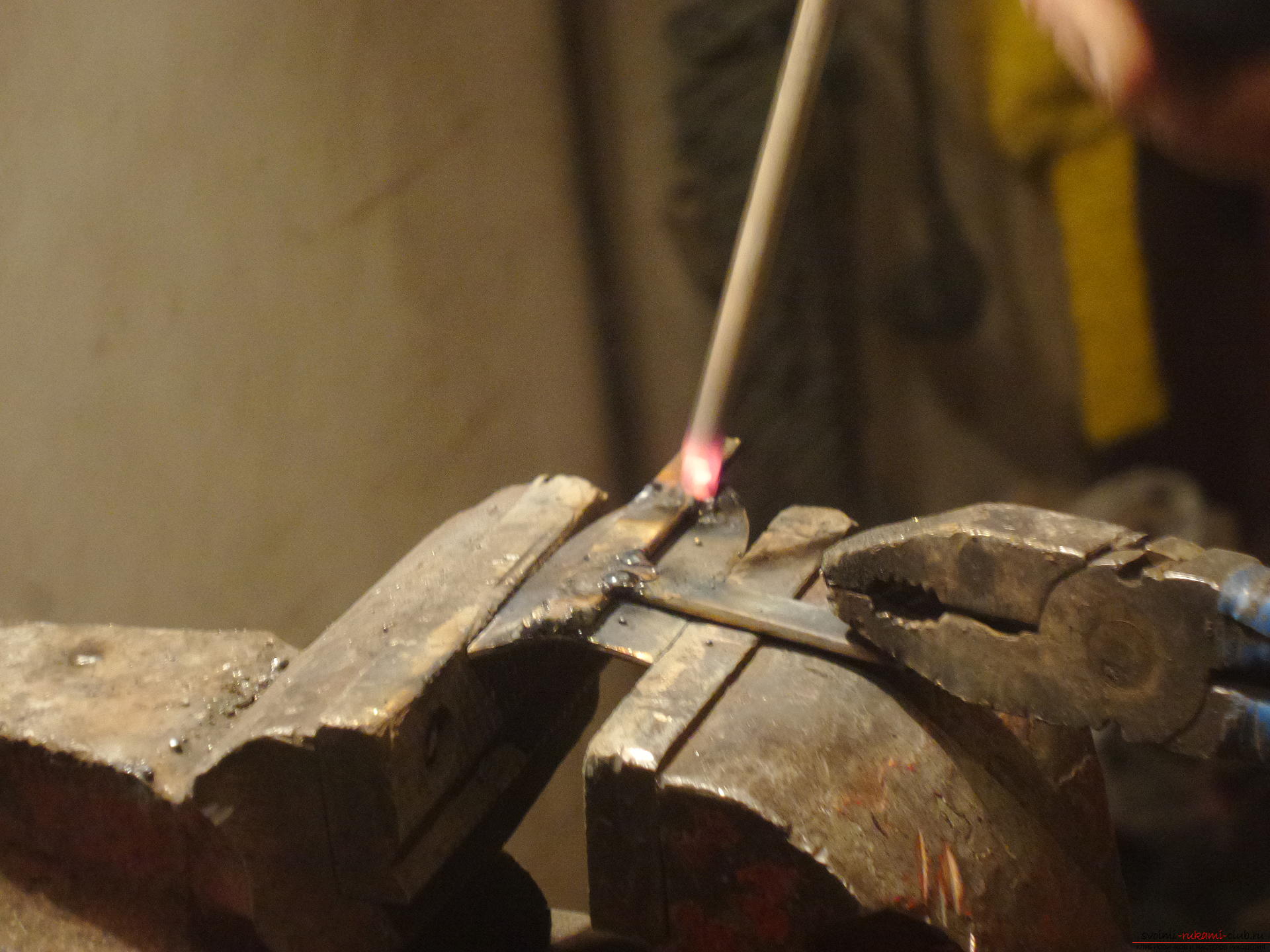 In this master class you will learn how to make by your own hands an original craft - a knight from iron .. Photo # 11