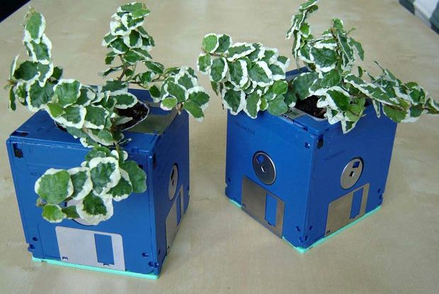 Flower pots from old floppy disks