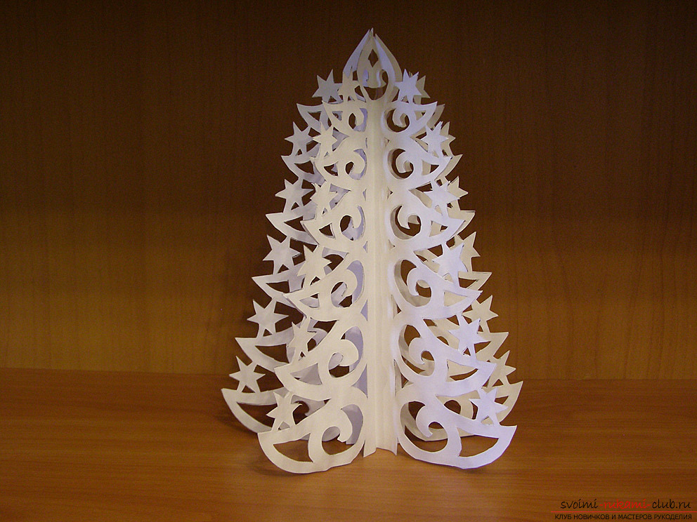 foto eksempler på processen med at lave et åbent juletræ lavet af papir. Foto nummer 18