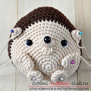 We learn to knit crocheted hedgehog with hands with detailed instructions and photos .. Photo №10