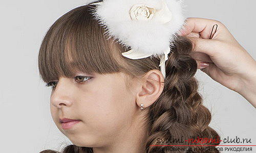 We learn to make beautiful hairstyles for medium hair for girls with our own hands. Photo number 20