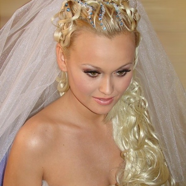 Hairstyles with veil for long hair. Photo №1