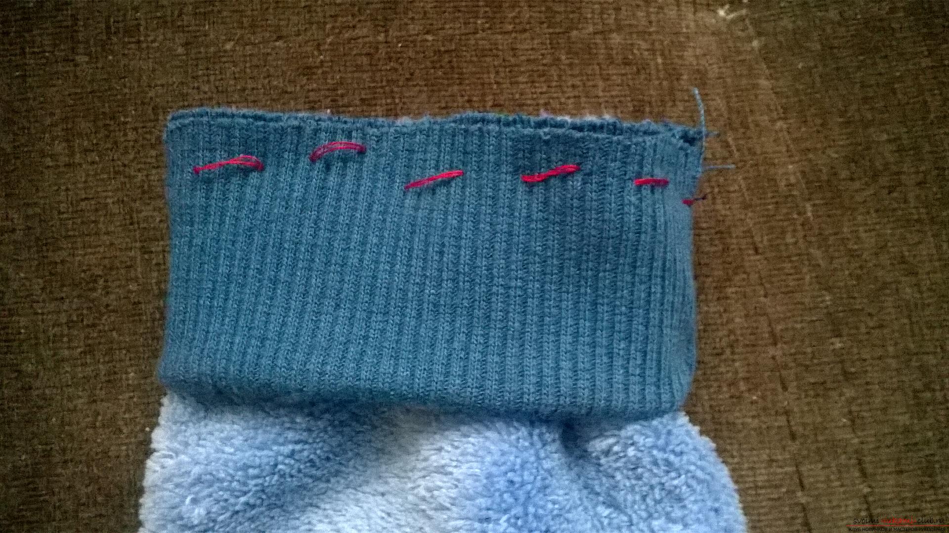 Dit artikel vertelt hoe je een warme en comfortabele broek kunt naaien voor een jongen op een elastische band. Foto №6