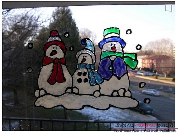 How and what to do on the window drawings in the New Year theme, the material and ways of drawing them, photos, as examples and ideas for inspiration. Photo №5