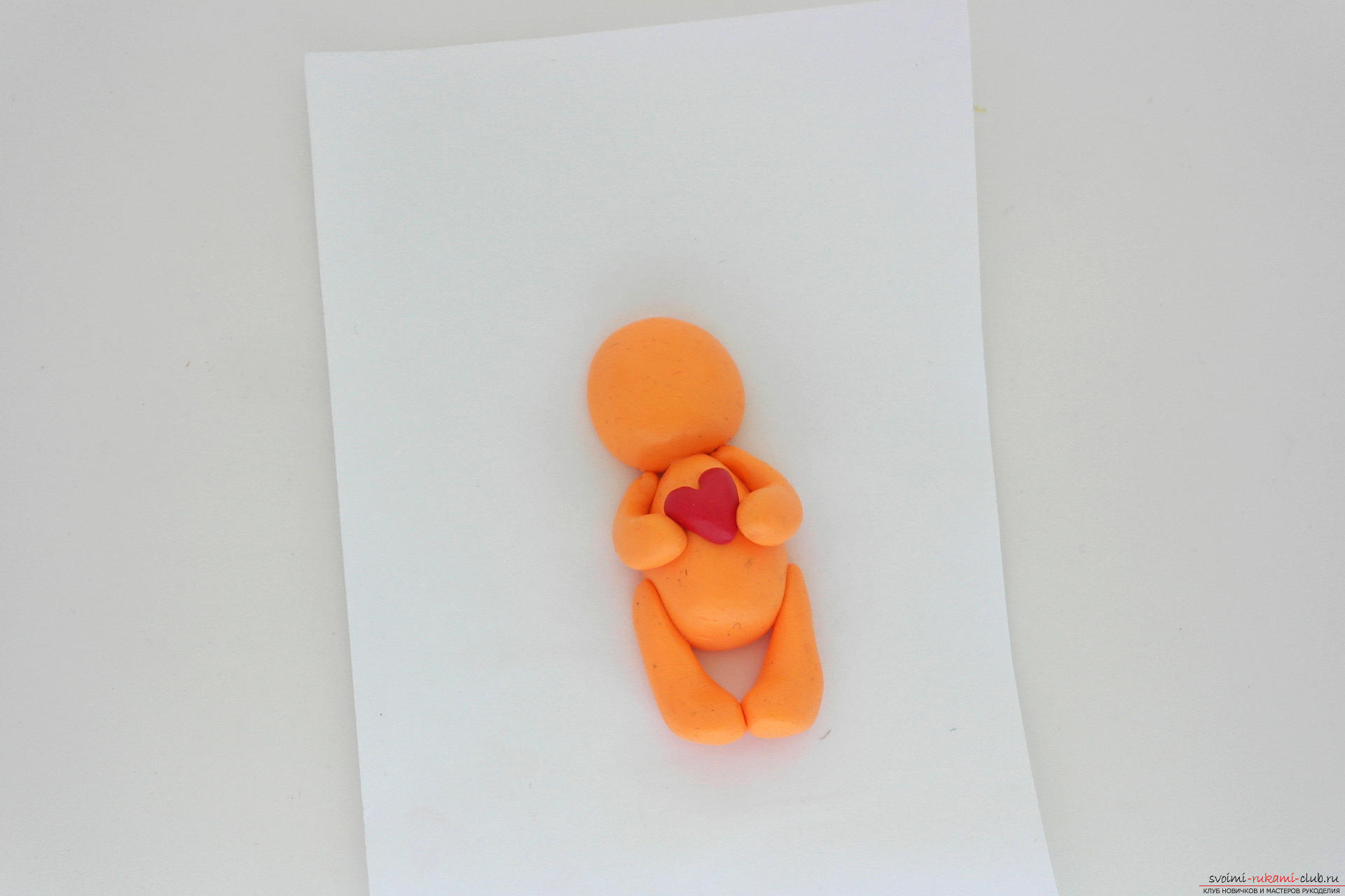 Deze uitgebreide workshop leert hoe polymeer klei beeldje te maken - sleutelhanger in de vorm van een beer .. Foto №17