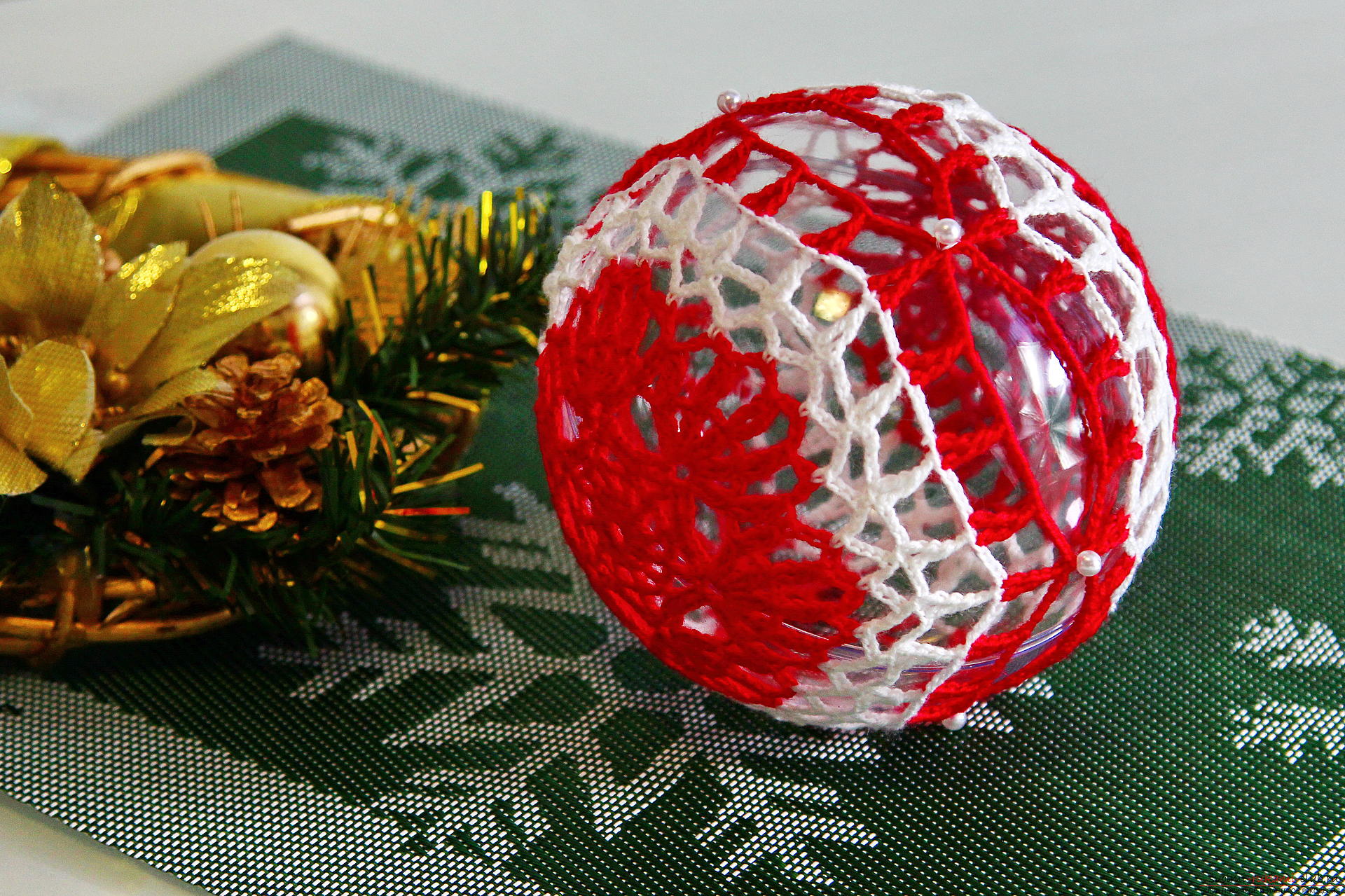 The master class will teach how to crochet a New Year's craft - a knitted Christmas tree toy. Photo number 12