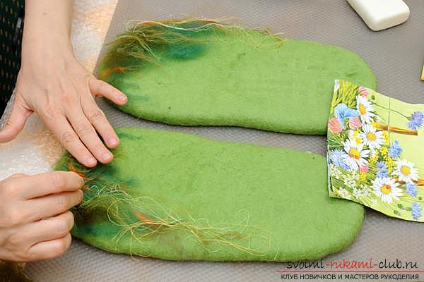 How to create your own comfortable slippers by felting. Picture №10