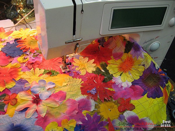 How to make a dress from flowers for events: Variants of flowers, tailoring, ideas. Photo №4