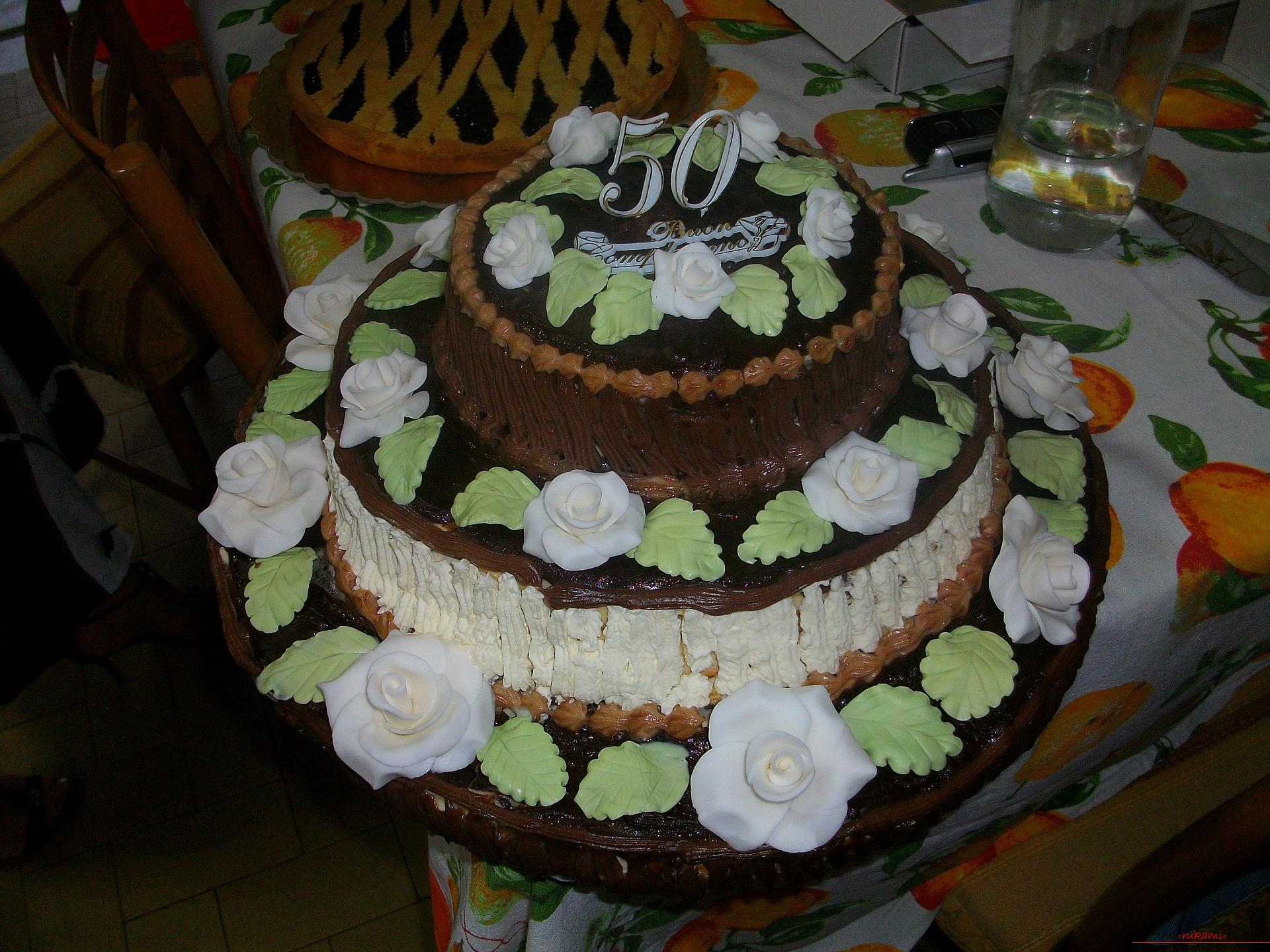 A three-tiered cake with mastic fittings. Photo №1