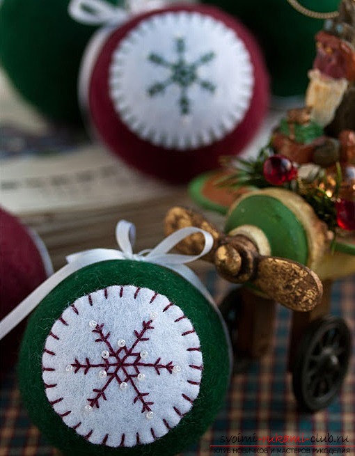 the process of creating Christmas tree decorations in photos. Photo №8