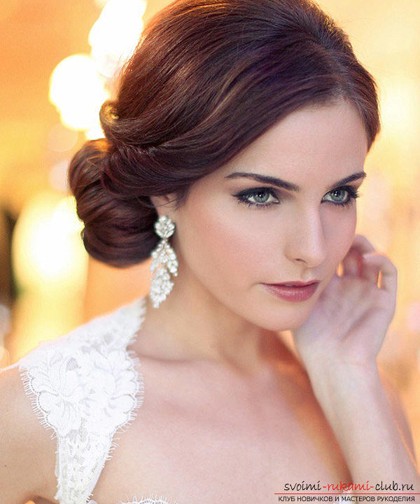 How to perform a beautiful wedding dress on medium hair with your own hands. Photo # 2