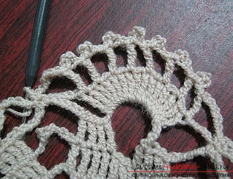 Knitting a circular napkin crochet for beginners - a circular napkin with a pattern. Photo number 12