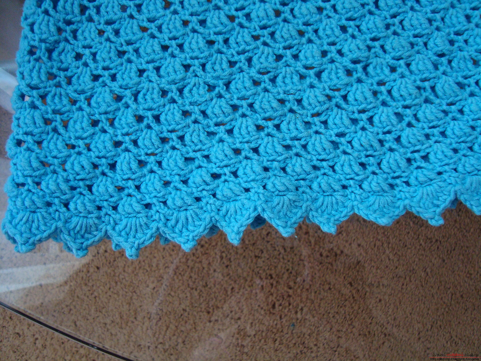 Step-by-step instruction on the binding of a turquoise dress with a crochet. Photo Number 9