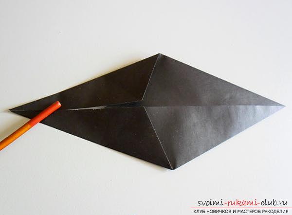 Wie man eine Krähe in Origami Technik macht. Foto №4