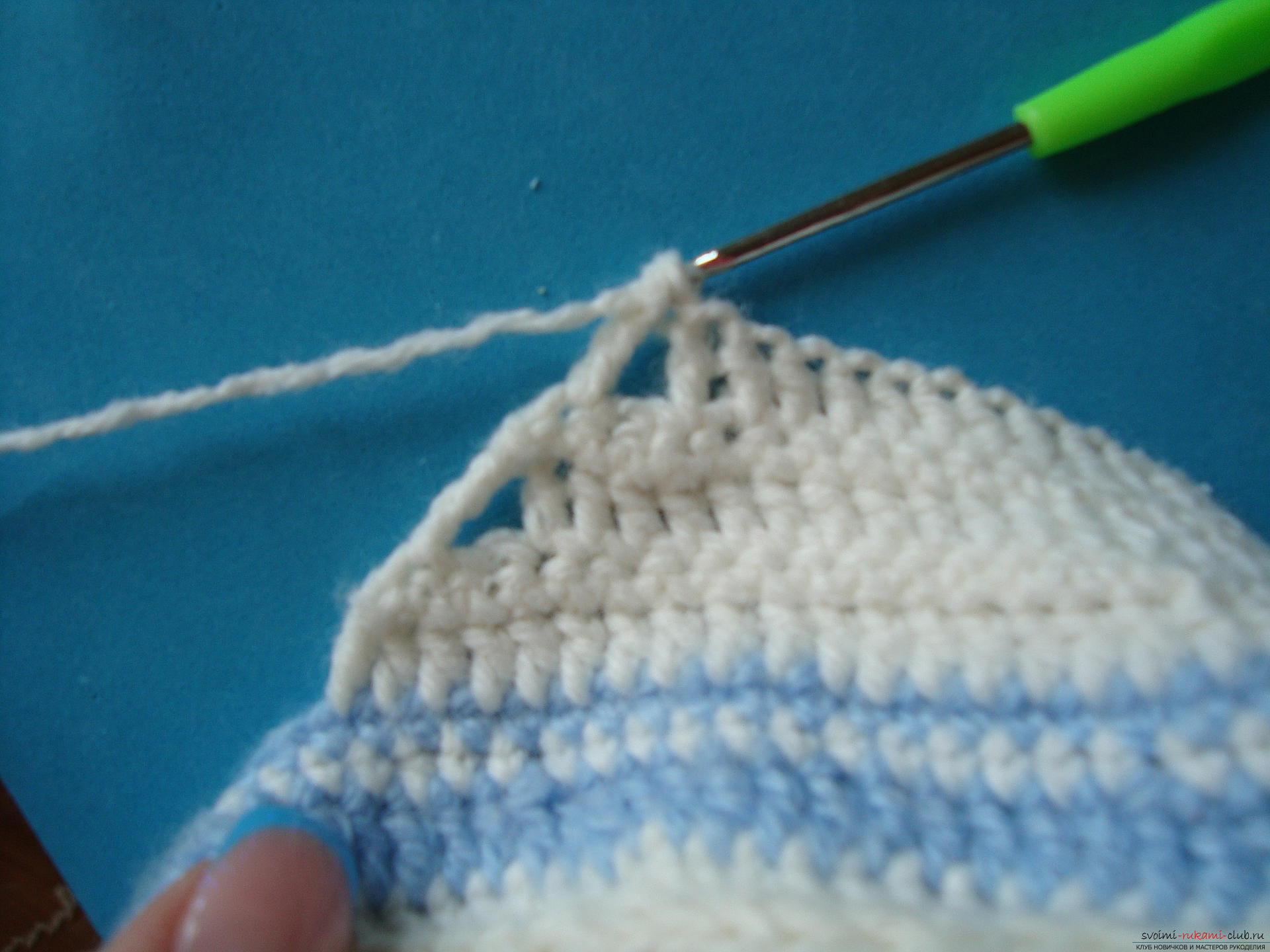 Step-by-step instruction on crocheting sneakers for a boy. Photo Number 19