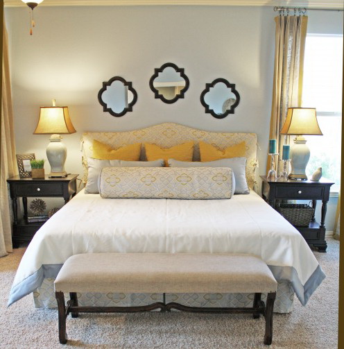 Mirrors as decorative elements above the bed in the bedroom