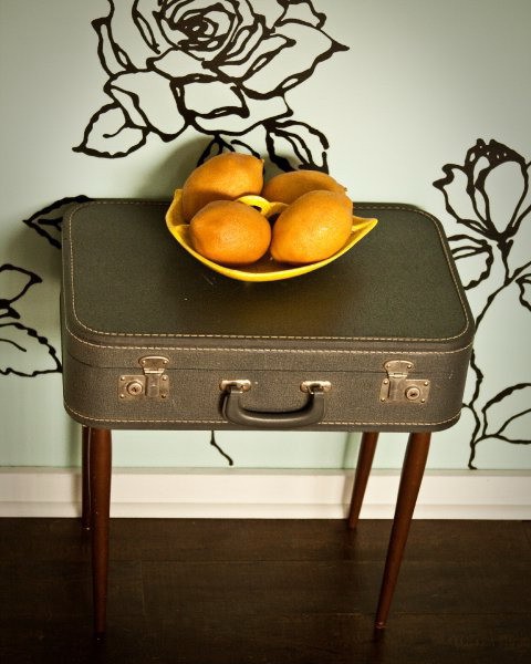 How to make a table out of a suitcase