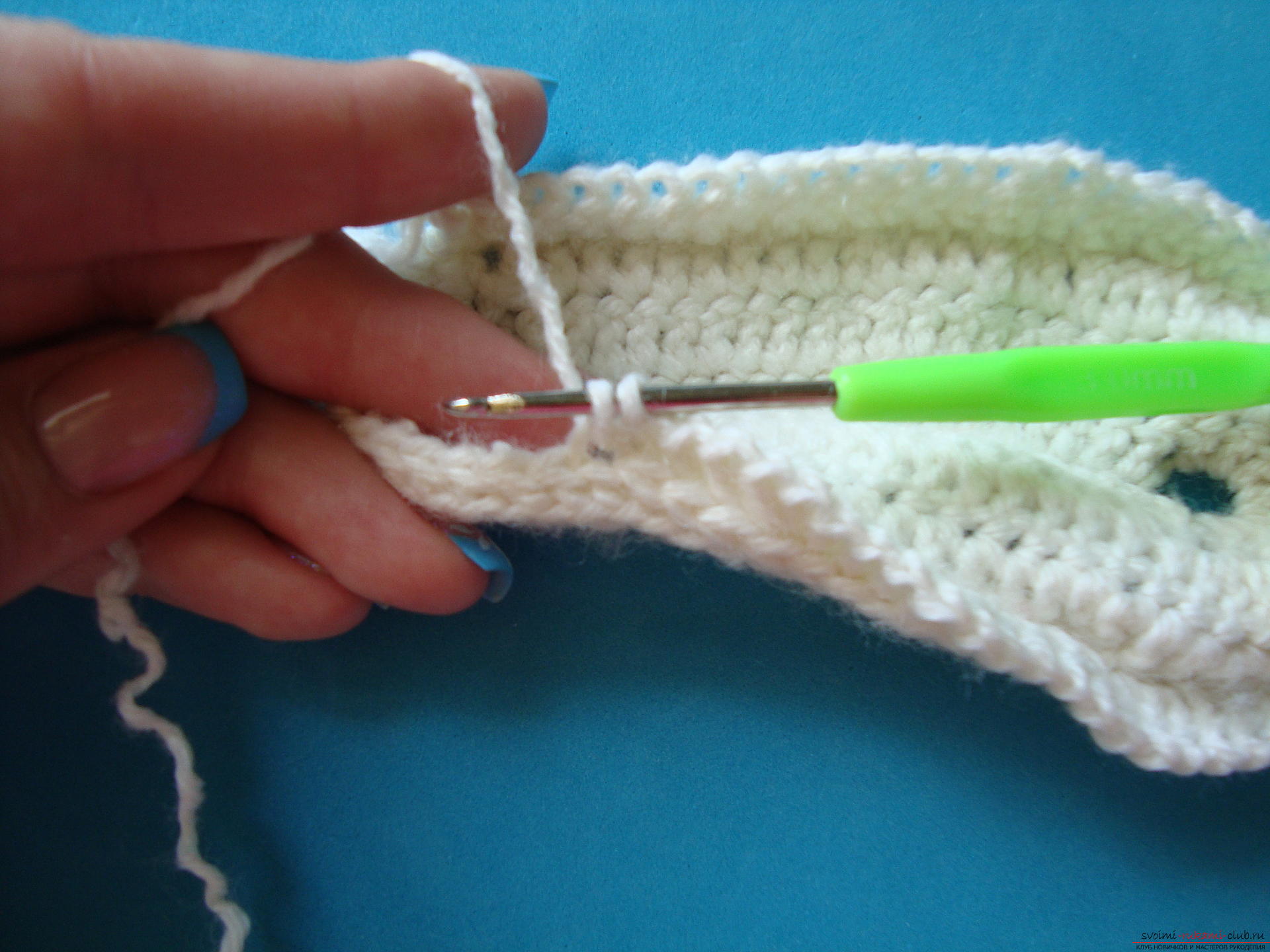 Step-by-step instruction on crocheting sneakers for a boy. Picture №10