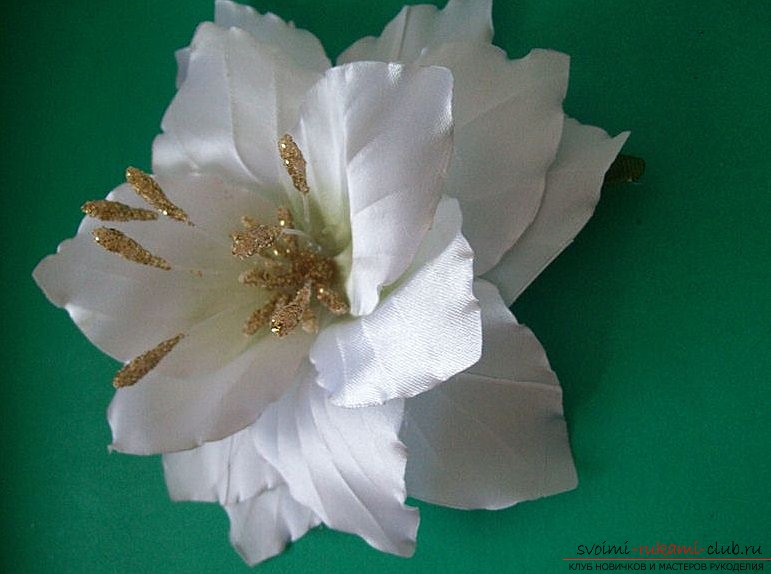 How to make a unique oriental lily kanzashi with your own hands from a usual satin fabric. Description of the process of making an unusual flower. Photo №1