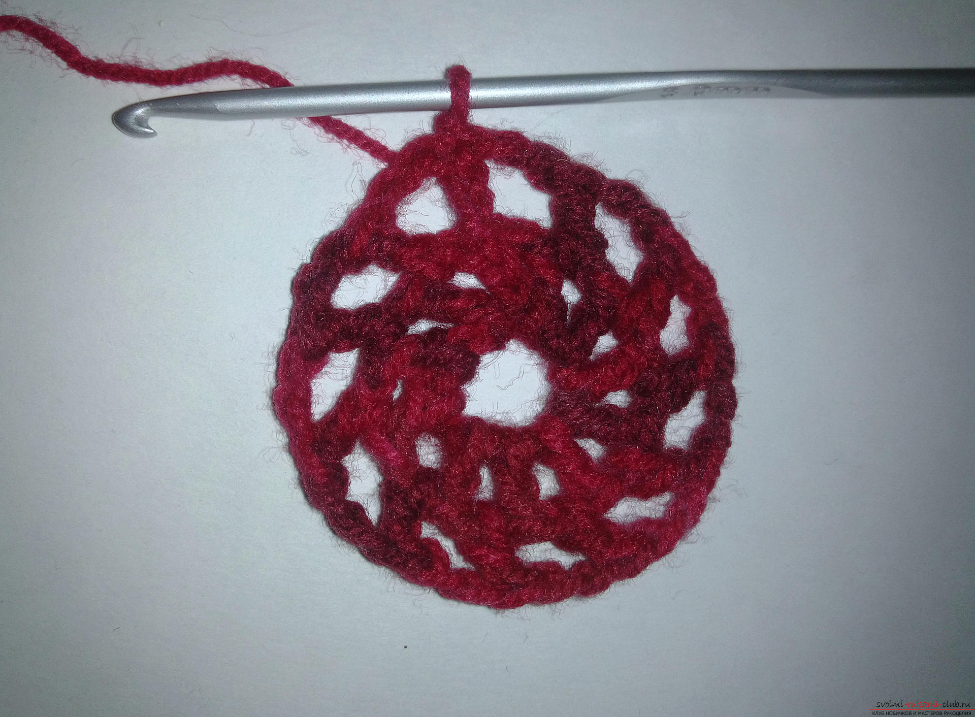 The master class will teach you how to crochet a napkin-stand under the hotter. Picture №3
