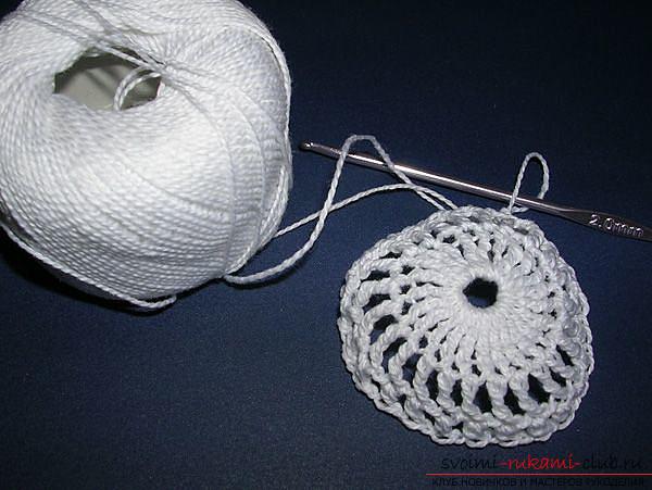 How to crochet a New Year's ball, step-by-step photos of creating a Christmas tree ball of threads with knitting patterns. Photo №5