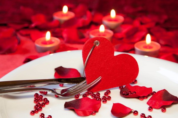 Decora la mesa para la foto del día de San Valentín