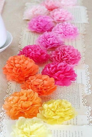 Flores artificiales para decoración de mesa el 14 de febrero