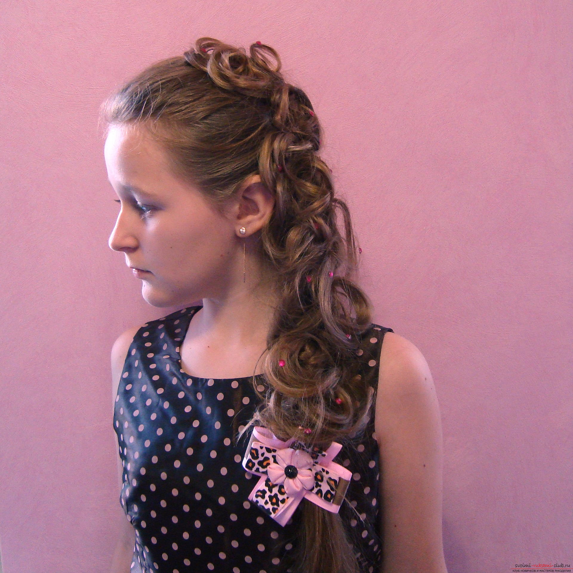 Festive hairstyles on the long are very diverse, this master class presents a hairstyle for a girl with long hair .. Photo №15
