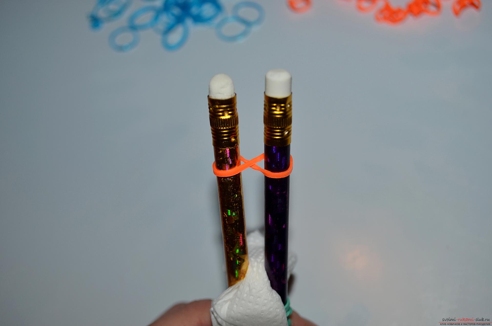 Photo to the lesson on making a bracelet from colored rubbery "Fish tail" on pencils. Photo №4
