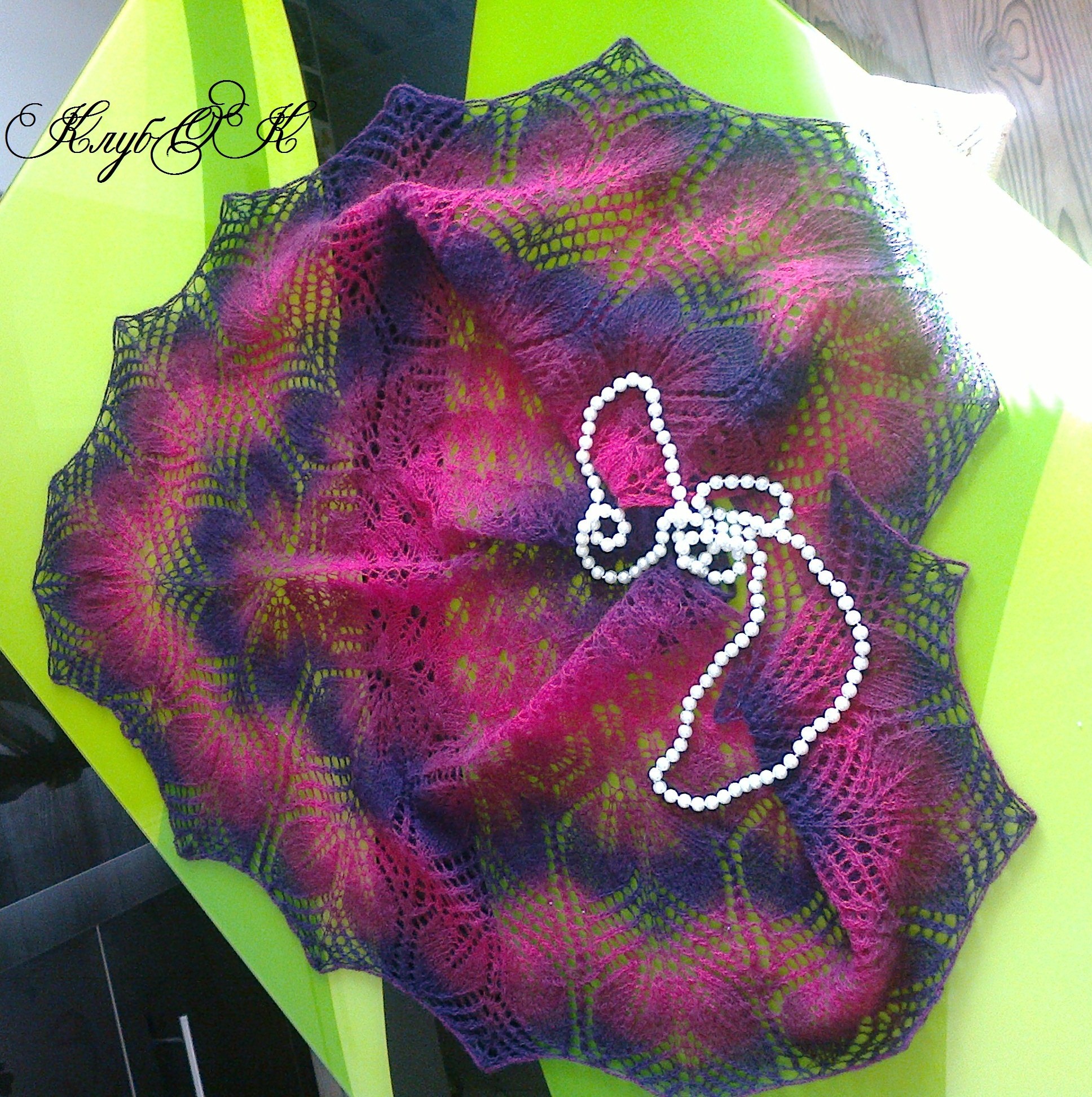 Shawl tied with knitting needles from woolen yarn. Photo №1