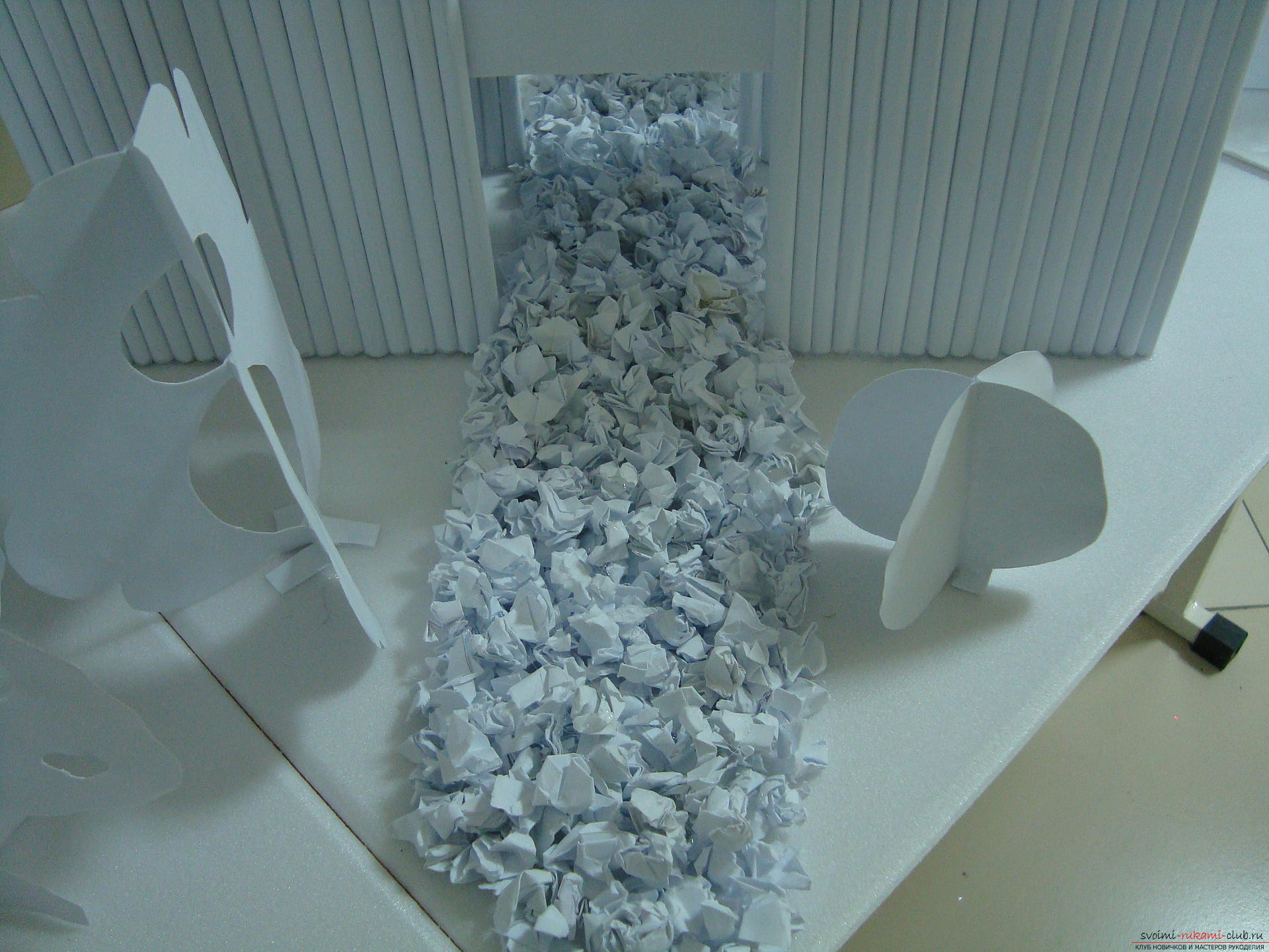 Deze masterclass met een foto leert je hoe je een huis van papier maakt met je eigen handen. Foto # 5