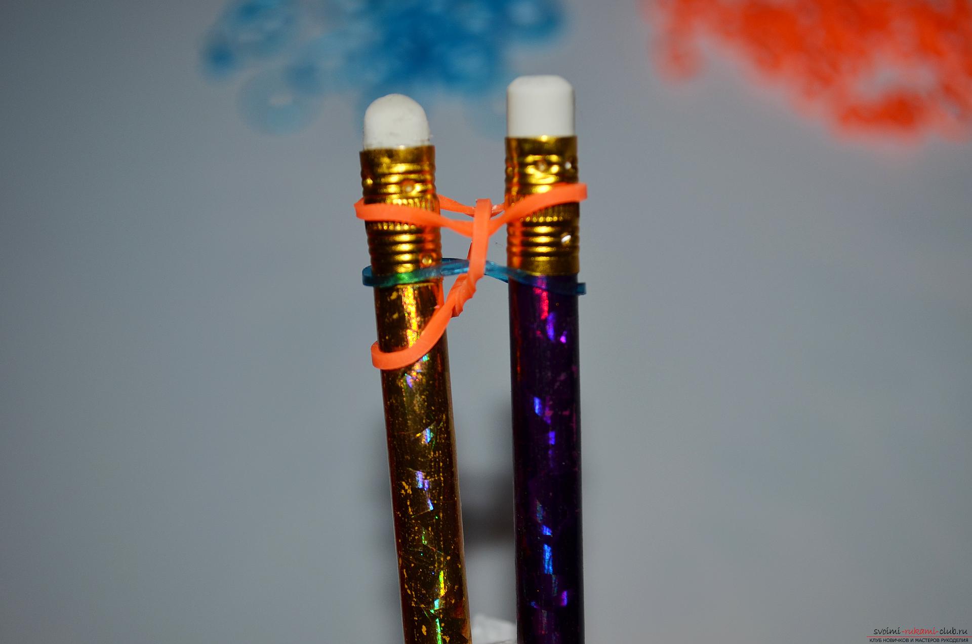 Photo to the lesson on making a bracelet from colored rubbery "Fish tail" on pencils. Photo №7