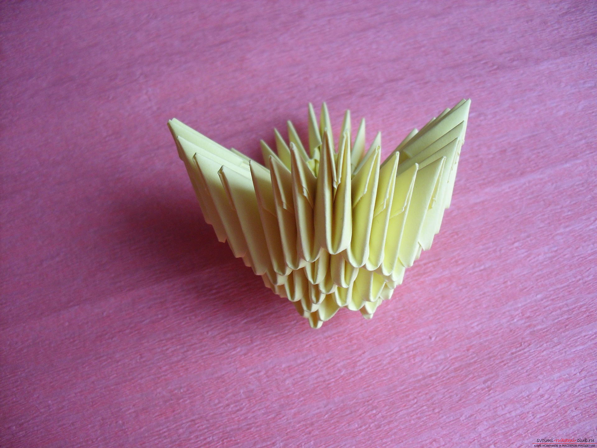 Denne mesterklasse vil lære at lave en vase med tulipaner af papir i teknikken med modulær origami .. Foto # 21