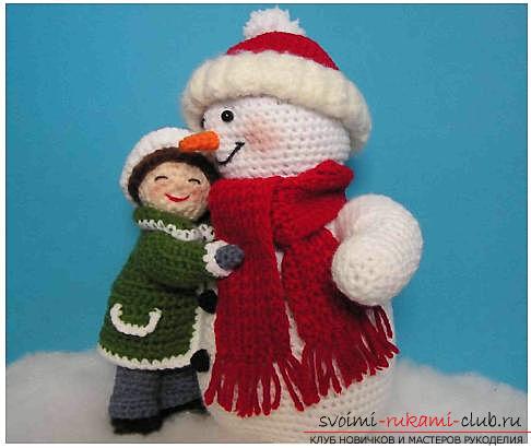 Bright snowman with amigurumi crochet with description and photo. Photo number 15