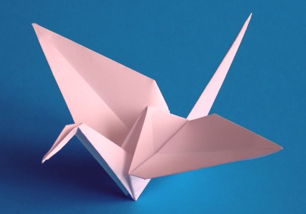Papírový origami jeřáb