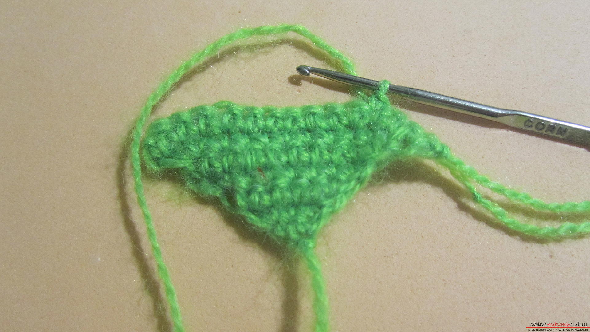 A master class with a photo and description will hold crochet lessons for a small Christmas tree. Photo Number 9