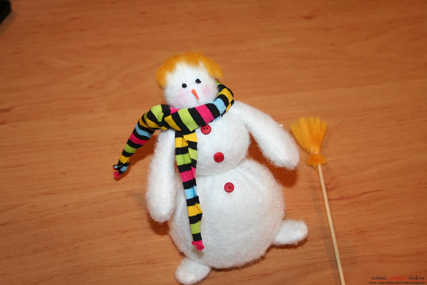 A detailed master class will show you how to make your own hands a New Year's hand-made snowman. Picture №34
